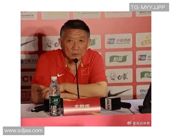 宫鲁鸣坚持女篮自然风采李梦积极遵守新规展现集训纪律之严明 宫鲁鸣坚持女篮自然风采李梦积极遵守新规展现集训纪律之严明