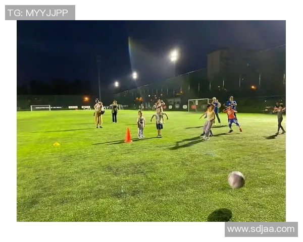 儿童足球赛精彩纷呈小小球员展现无限潜力与团队精神 儿童足球赛精彩纷呈小小球员展现无限潜力与团队精神